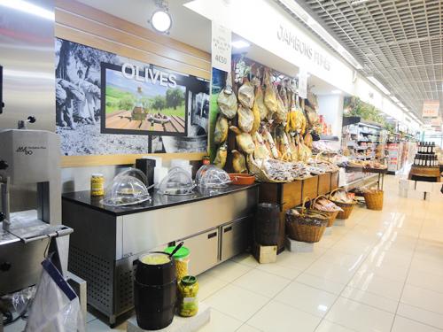 Exposição de Bacalhau Azeitonas e Charcutaria