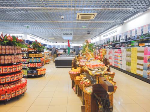 Estanteria alimentar central e mural